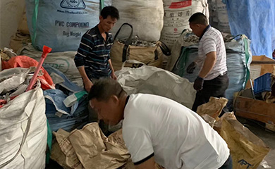 免费看片视频金屬工作場景